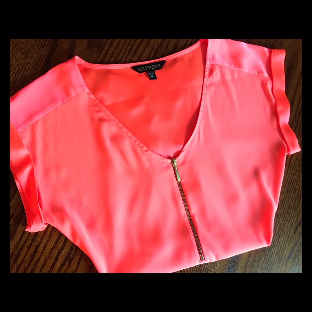 Short sleeve coral color XS from Express